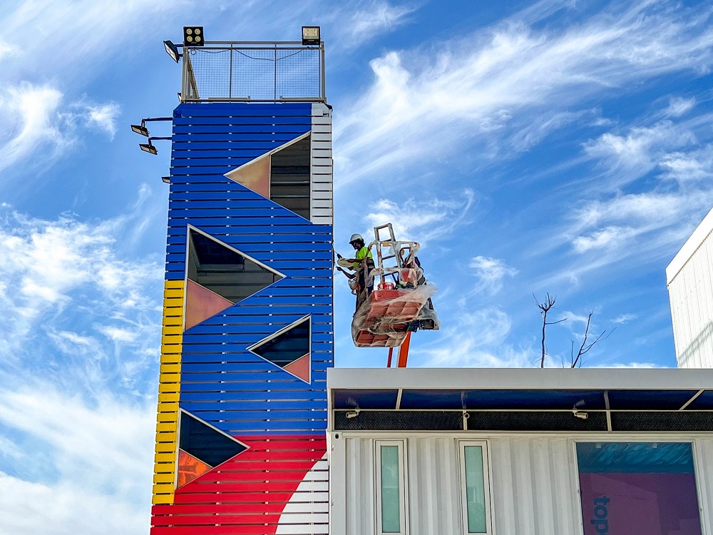 高雄「駁二塔」全新壁畫!西班牙藝術兄弟檔Fratelli Moca創作「海洋星球的女神」