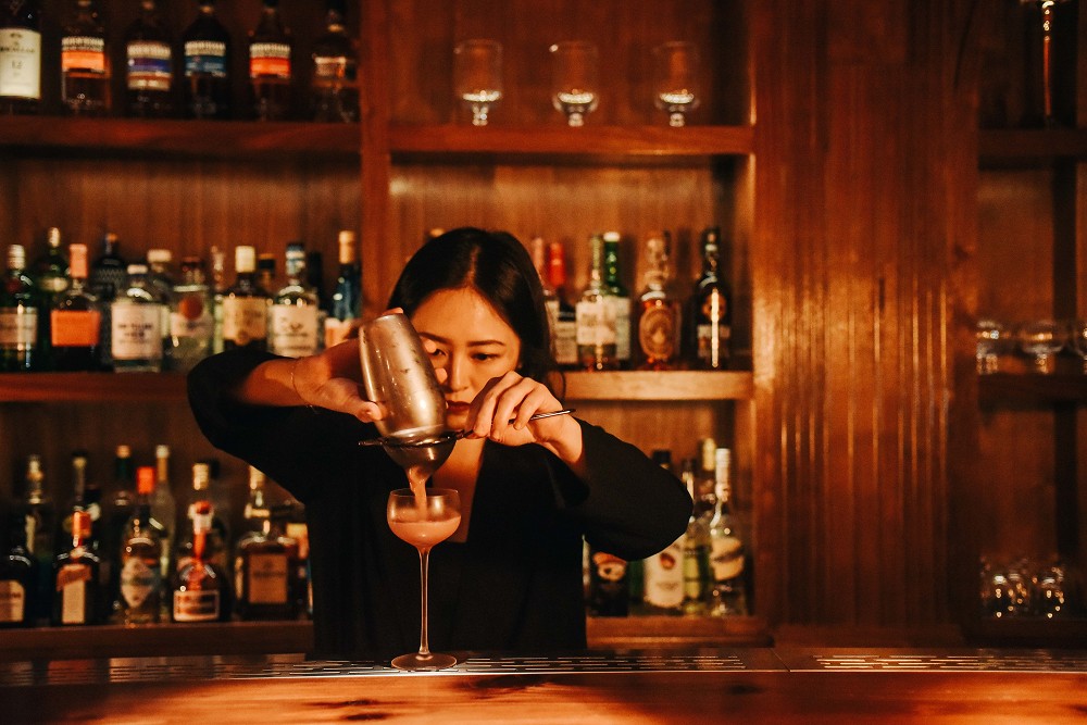 台南風格餐酒館「榕 洋行」！老屋化身魏斯咖啡廳、俱樂部酒吧、文藝閣樓