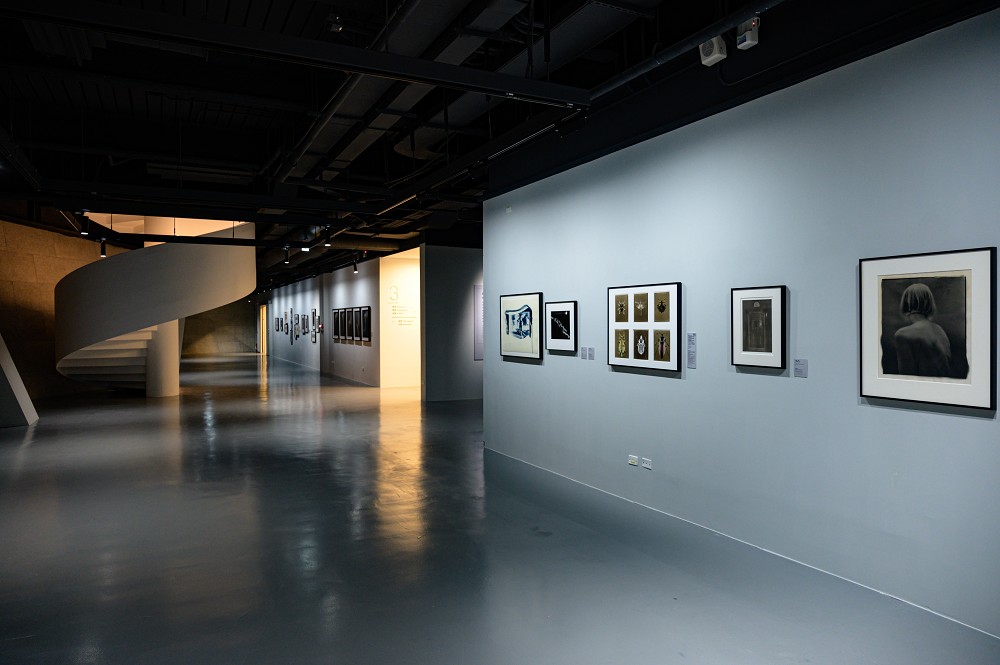 師大美術館「一拍即影」拍立得展!120位藝術家、300多件拍立得見證白色相框裡的黃金年代