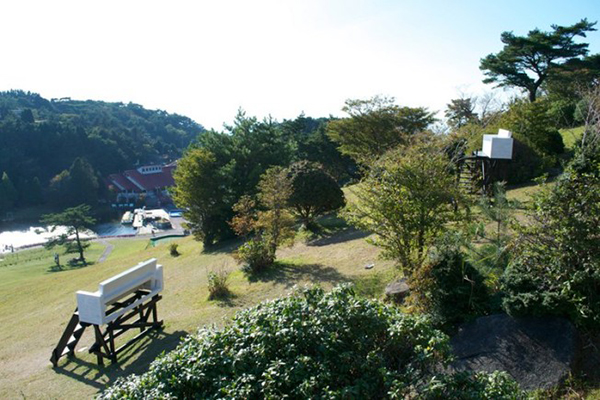 看風景專用，坐起來卻肚子癢癢的高空公園椅