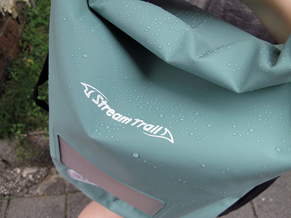 【生活玩物】梅雨季，你需要一個防水好包