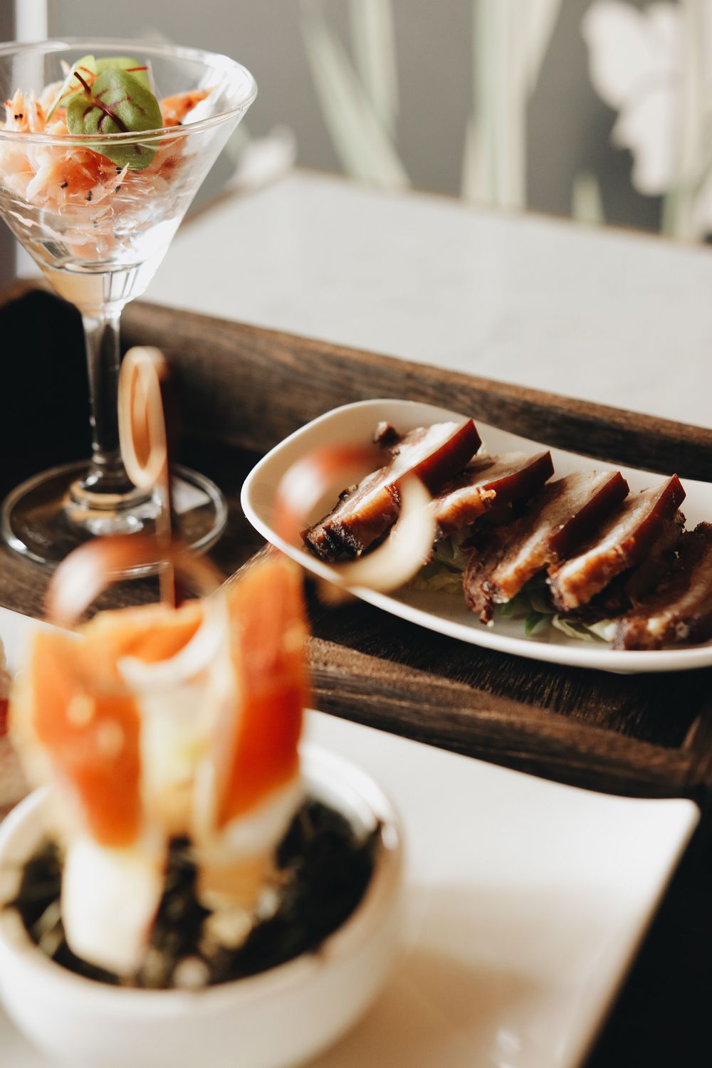 高美館「抱一茶屋」美術館茶食靜地!以台灣味小簞食、小辦桌入主淡雅白色空間