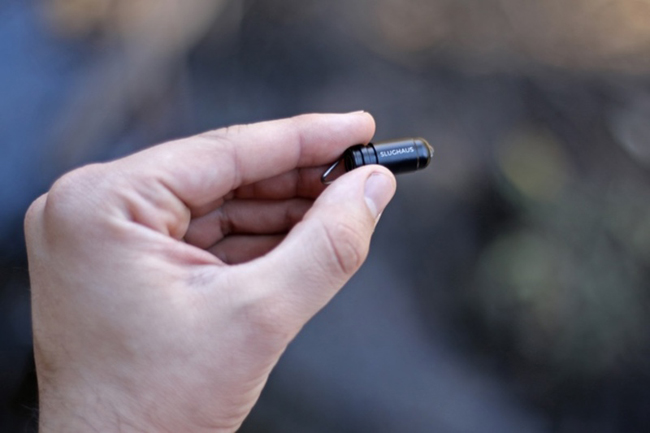 強勢再升級！更小更亮又防水的 BULLET 02 子彈手電筒