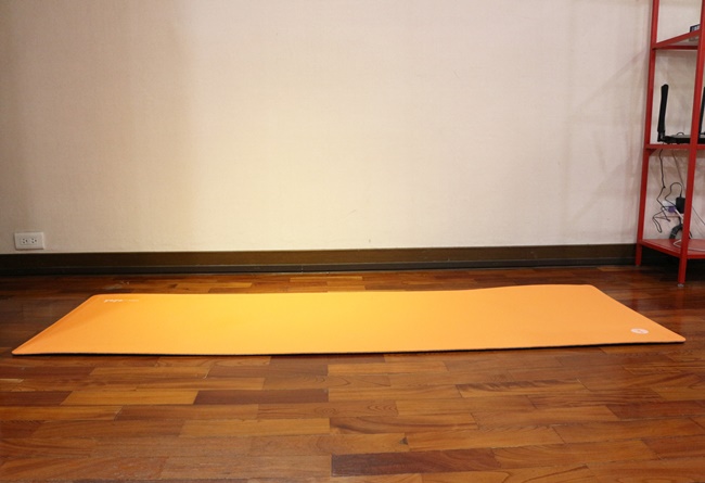 懶惰萬歲！會自己捲起收好的瑜珈墊 yoyo mats