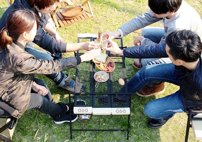 萬用露營桌 TEQUILA TABLE 給你滿滿的野外用餐平台！