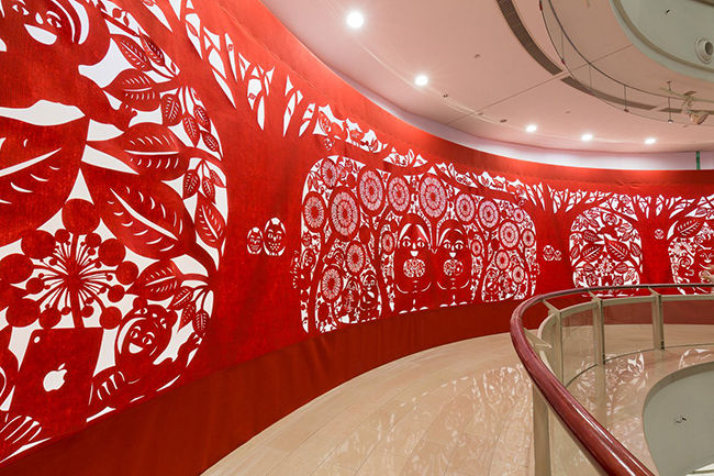 台灣首家 Apple 直營店在台北 101！「有閒來坐」巧妙結合剪紙民藝與 Logo！