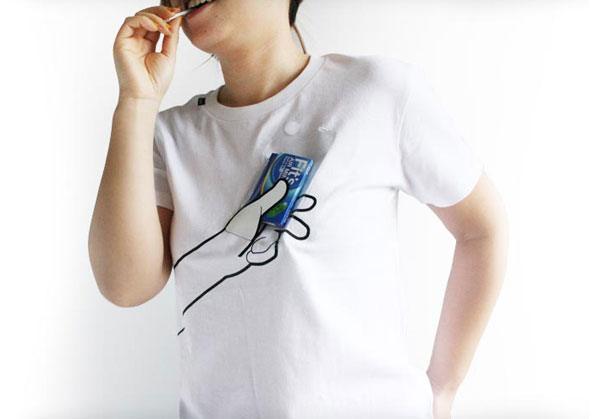 讓你的手機或隨身聽變成 T-Shirt 設計的一部分