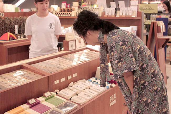 ﻿﻿﻿﻿購物是一種正能量釋放 質感女生温貞菱逛誠品生活週年慶