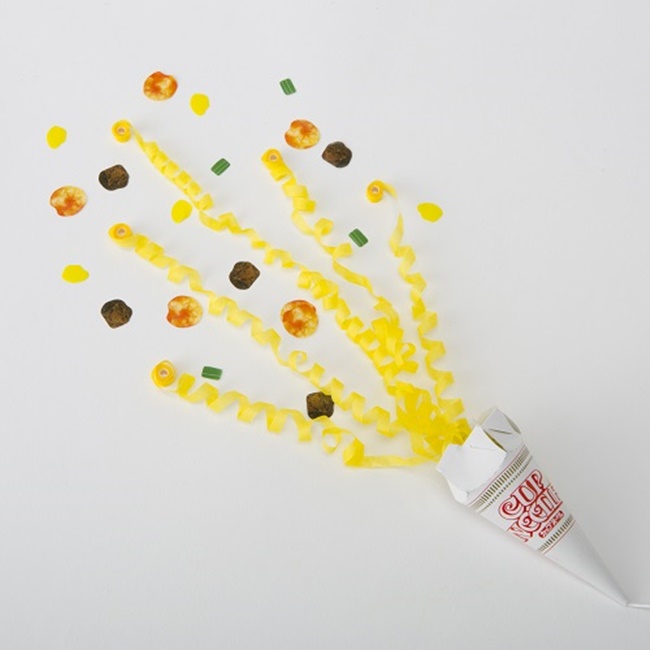 最會惡搞的泡麵品牌！日清杯麵趣味發明5+ 拖把、泡湯玩具等惡搞提案