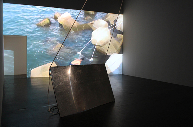 臺北美術獎首獎 王煜松《花蓮白燈塔》海中寫生歷史遺跡