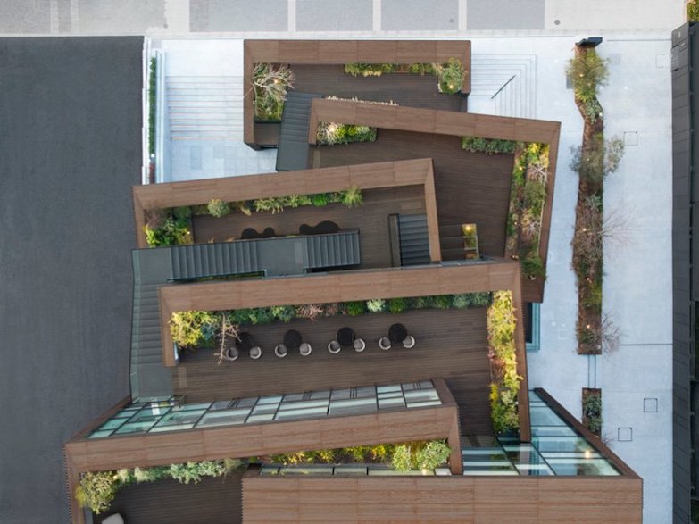 Nendo 出手的箱型堆疊特殊建築！咖啡廳、畫廊、酒吧盡收的代官山簡約商業空間