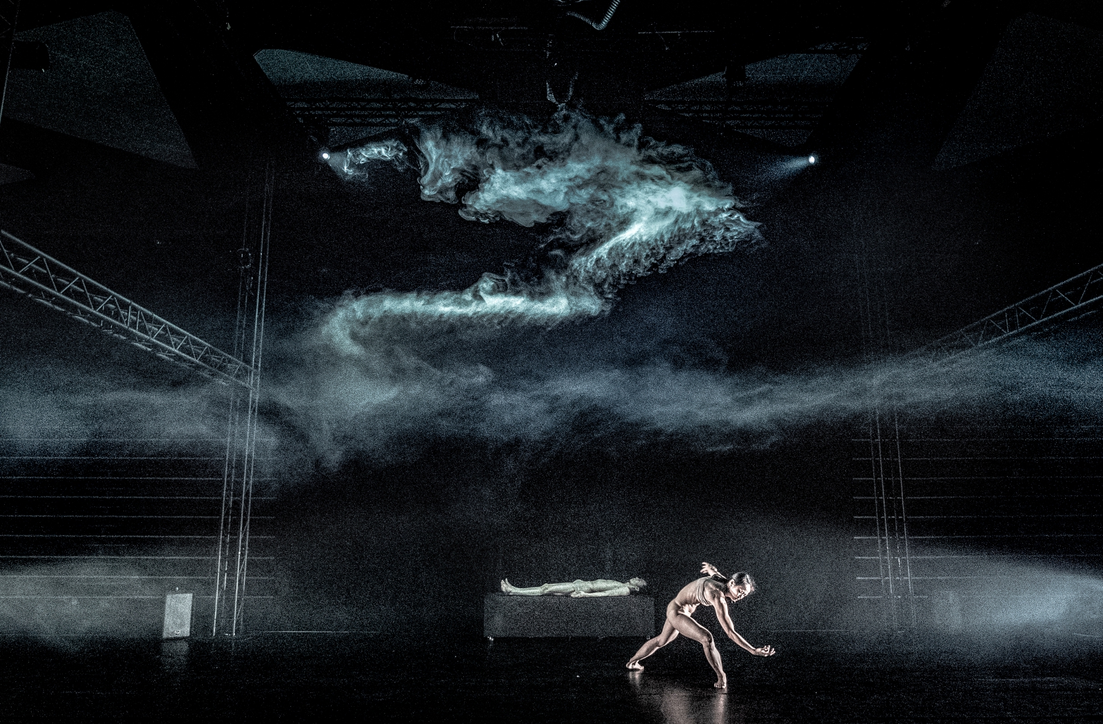 專訪 / 金曲 30、蔡健雅演唱會都有他的作品！叁式 UltraCombos 創辦人曾煒傑結合藝術和科技，打造迷幻動感氛圍