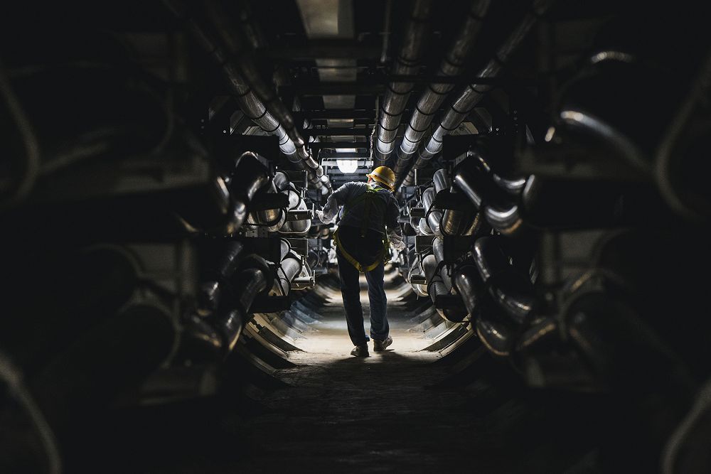 時代造型電表、飛天遁地維修員軌跡... 台電《島嶼脈動LIGHT UP》展出如拓荒者壯遊島嶼踩出的通電道路！