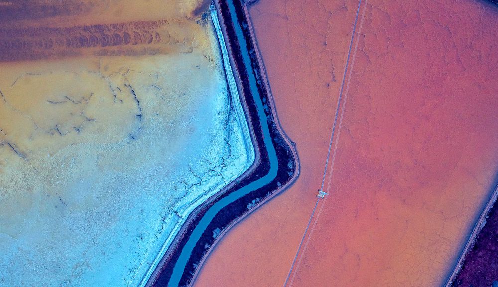 上帝視角的電纜塔！美國攝影師Mitch Rouse拍下自然地貌上的奇幻之景