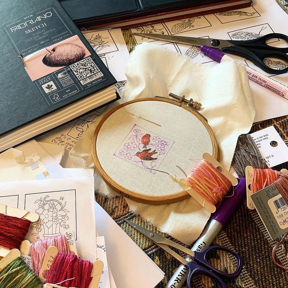 絕美微型藝術！俄羅斯創作團隊Mini Arthouse巧手下的精美迷你刺繡抱枕