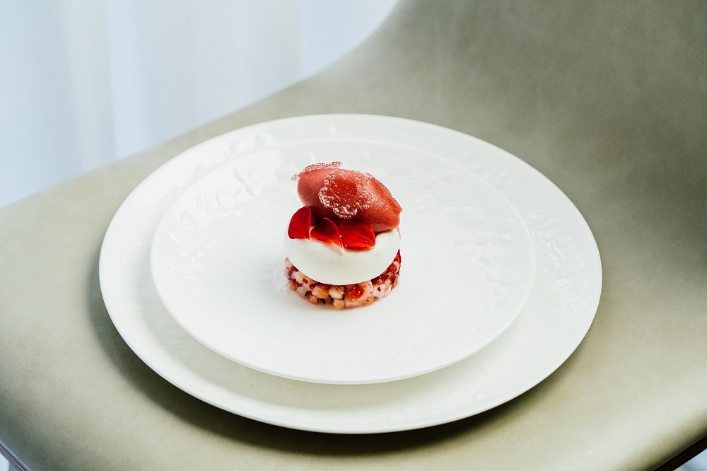 台北板前甜點「栗林裏xWedgwood」聯名下午茶!Fine Dining甜點遇上百年餐瓷野草莓系列