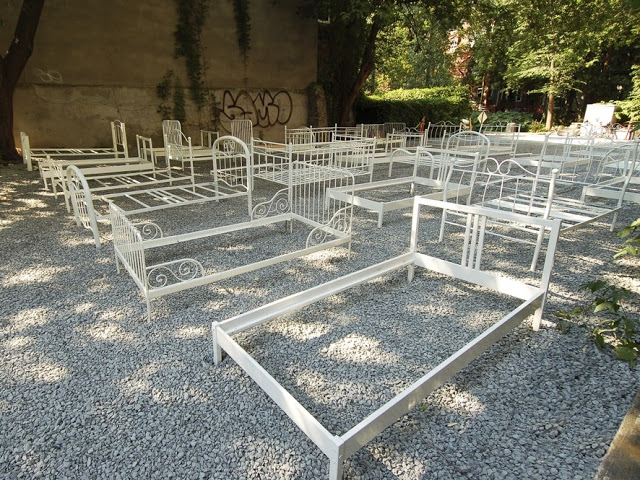 廢棄床架原來可以這麼美，法式浪漫風情的 30 Beds