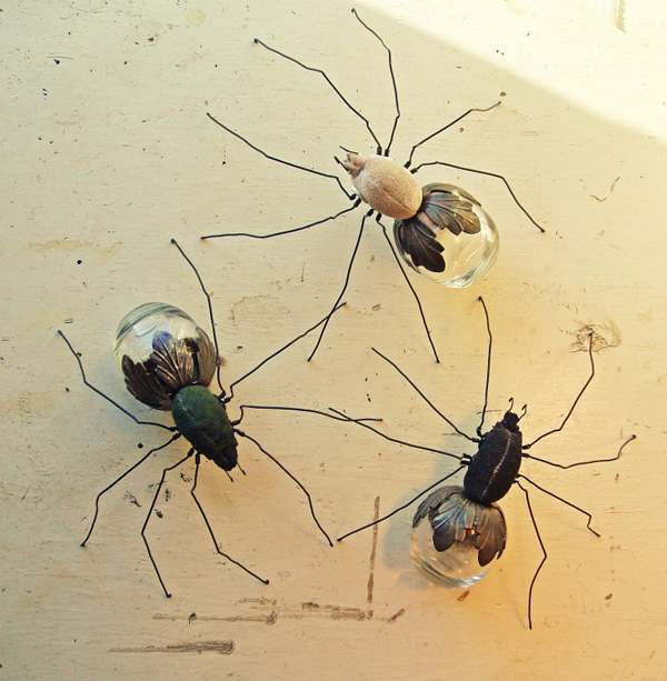 舊布料構築奇幻世界！英國藝術家Mister Finch的夢幻織品布雕創作