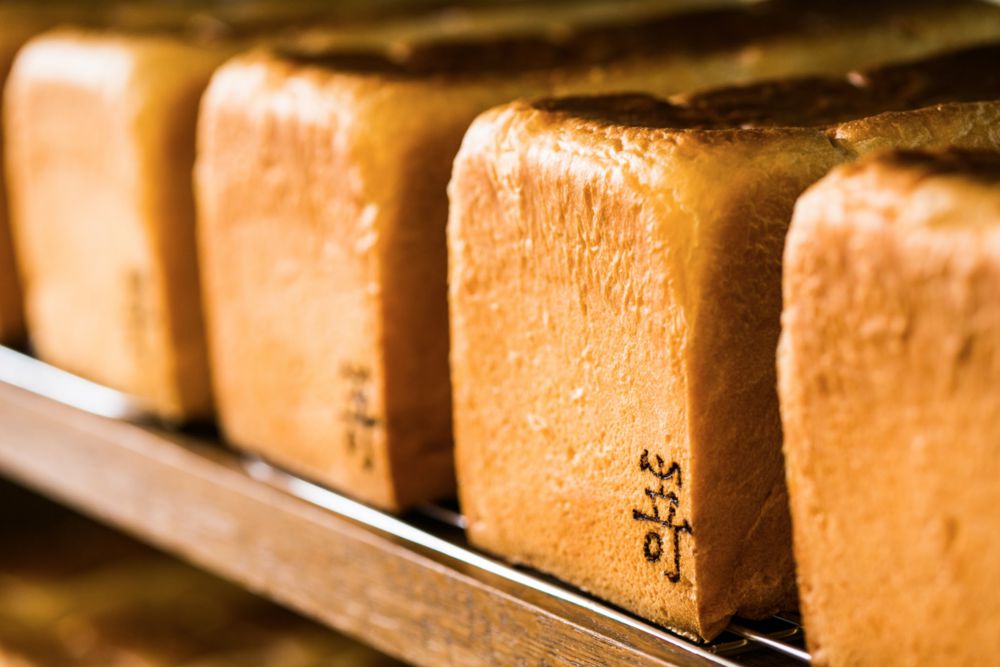 CAFE!N X 嵜本生吐司「濃情吐司禮盒」！燕麥奶福源花生餡吐司、生吐司君插畫亮點