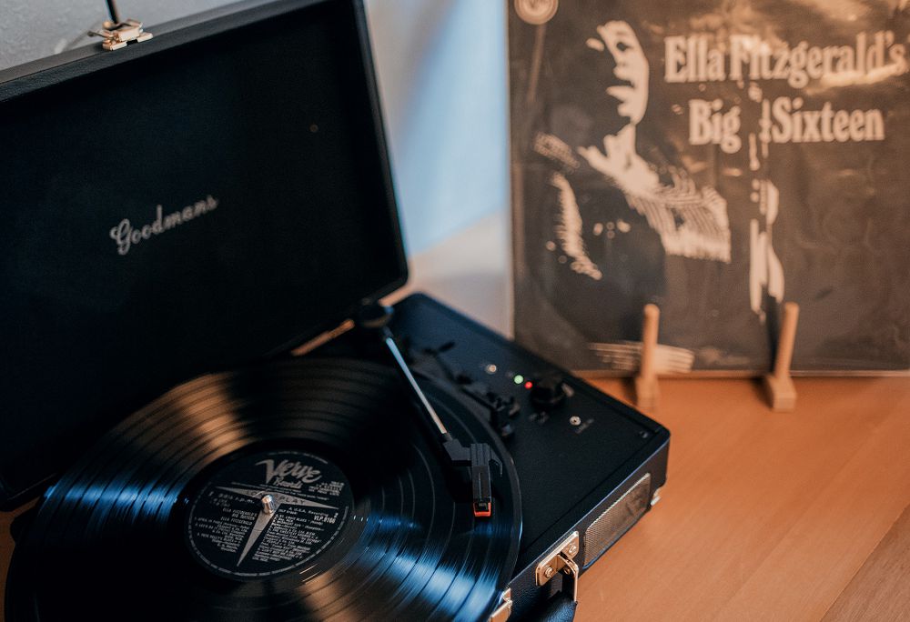 溫柔道別 2020 年！礁溪老爺「老爺詩歌節」以《道別與鹽》為題，客房、公共空間串連鴻鴻、何景窗等 12 位詩人創作巧思