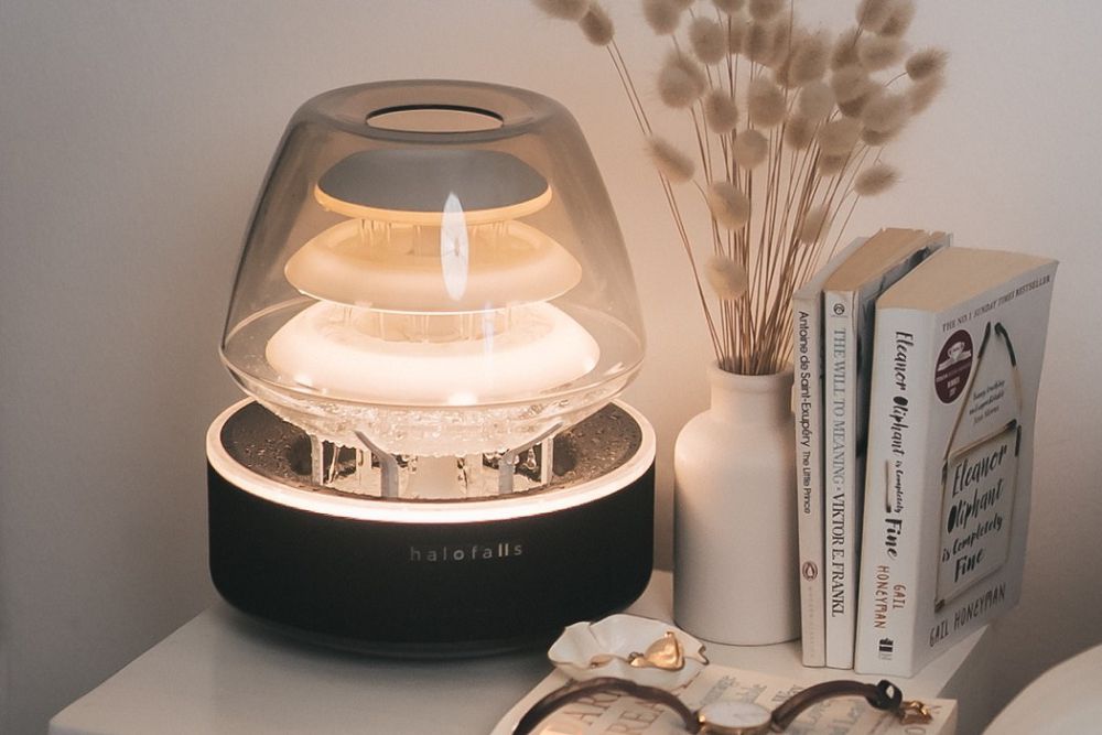 質感紓壓神器！瀑布燈「HaloFalls」結合清澈水聲、藍牙音響的療癒小家電