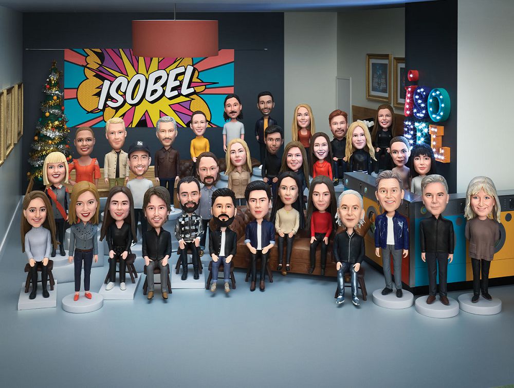 公司尾牙團體照沒梗?英國廣告公司以不良少年、養老院、天鵝湖等幽默主題大玩創意