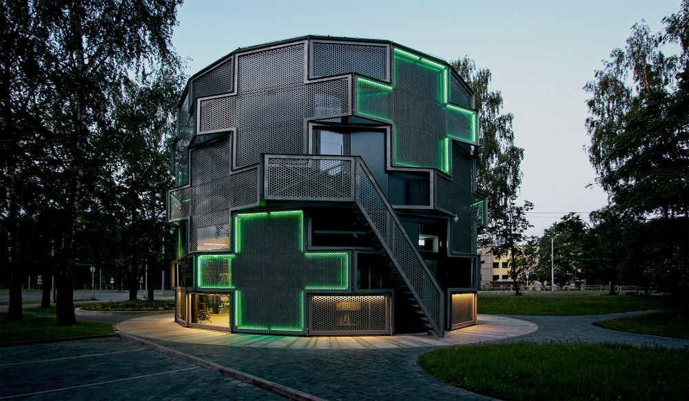 顛覆傳統藥局美學！拉脫維亞「Dzirciema藥局」如地景藝術建築的絕美社區藥房