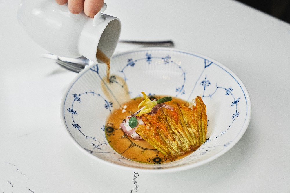 丹麥皇家哥本哈根X大直Frassi聯名饗宴！經典藍白唐草餐瓷遇上摩登義式料理