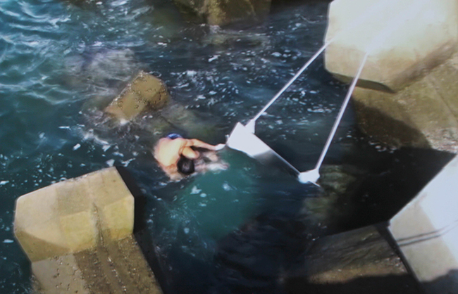 臺北美術獎首獎 王煜松《花蓮白燈塔》海中寫生歷史遺跡