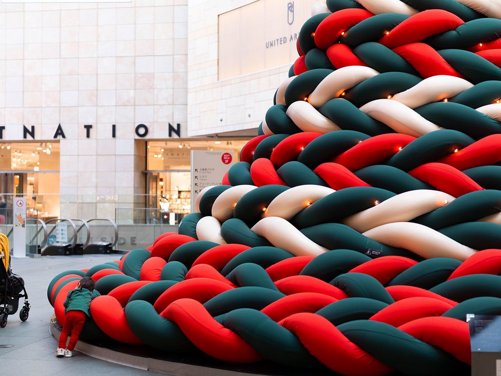 逛街逛累了嗎？到東京六本木聖誕樹下打個盹吧！