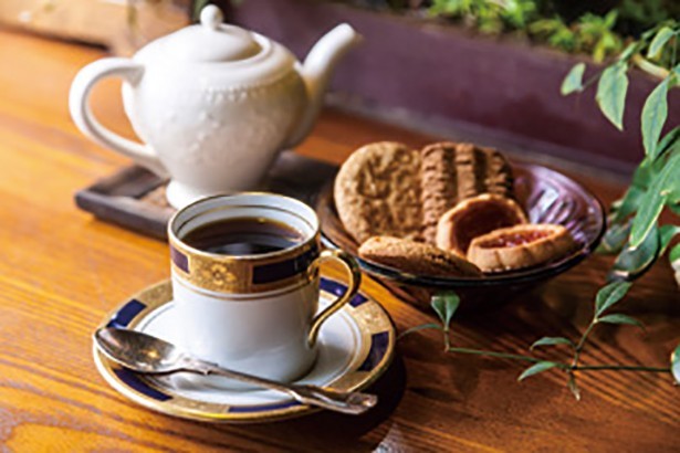 書與咖啡的完美組合！東京充滿特色的 BOOK Cafe 咖啡廳 5 選