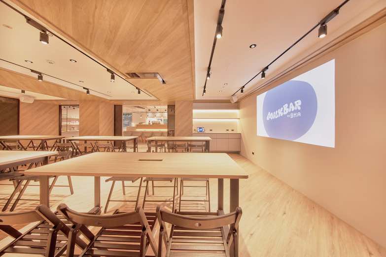 以牛奶為主題的木質調複合式空間！知識型咖啡館Milk Bar by BKA現身台北街頭