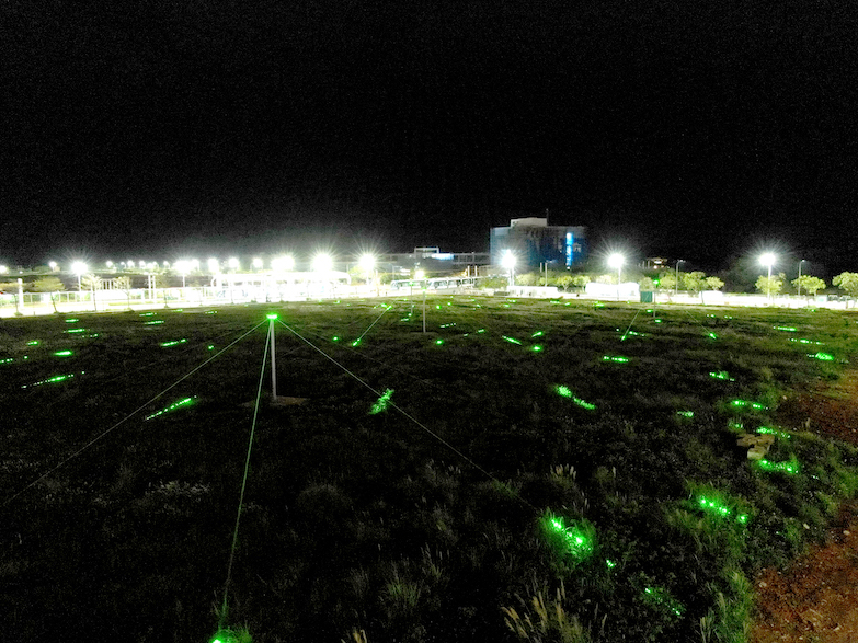 台灣藝術家莊志維最新雷射地景藝術現身淡水！綠光勾勒點亮「淡海，風吹起 ─ 裝置微光計畫」