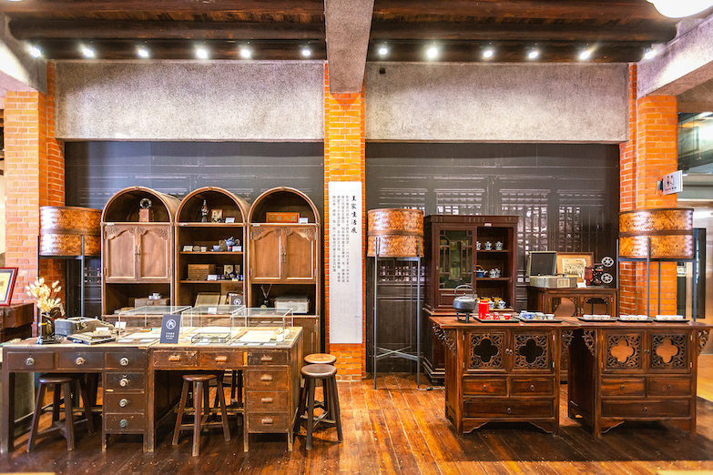 大稻埕紅磚老洋房再一開放！新芳春茶行以茶為主題，融合老屋修復、展覽、書房詮釋百年台茶飄香歷史