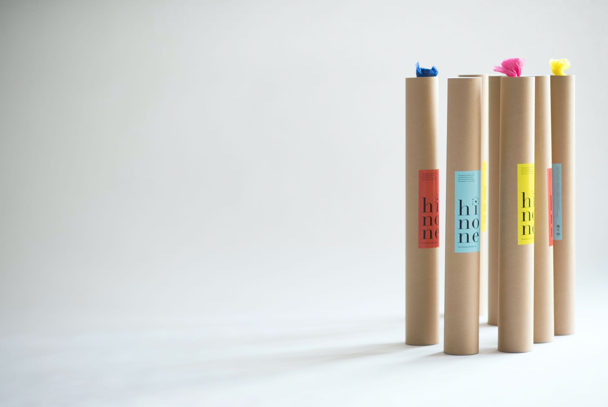 有音樂的煙火？日本推出以文青風花火 hinone，海報筒素雅包裝展現火光的美好與感動