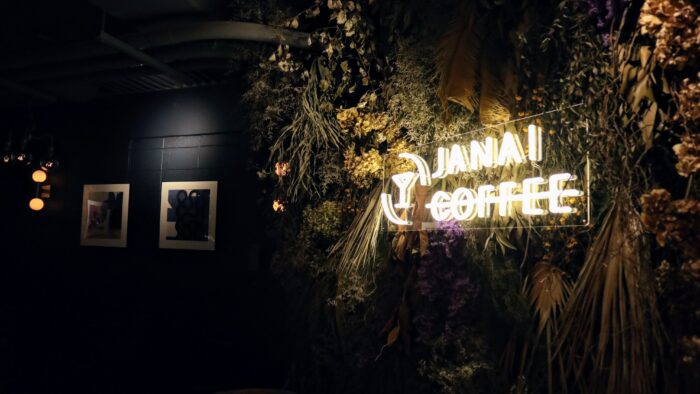 解開謎題才能得知入口！東京偽裝成咖啡店的地下酒吧「JANAI COFFEE」爆紅