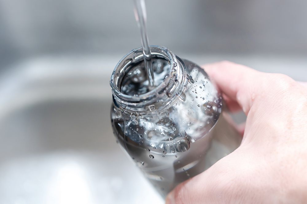 日本設計大師柴田文江再度操刀 KINTO！極簡透視感輕水瓶 WATER BOTTLE 以礦石色詮釋飲具