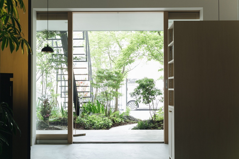 日本廣島設計髮廊「力廣美容館」！宛如雅緻茶室、擁有綠意庭院的髮廊空間