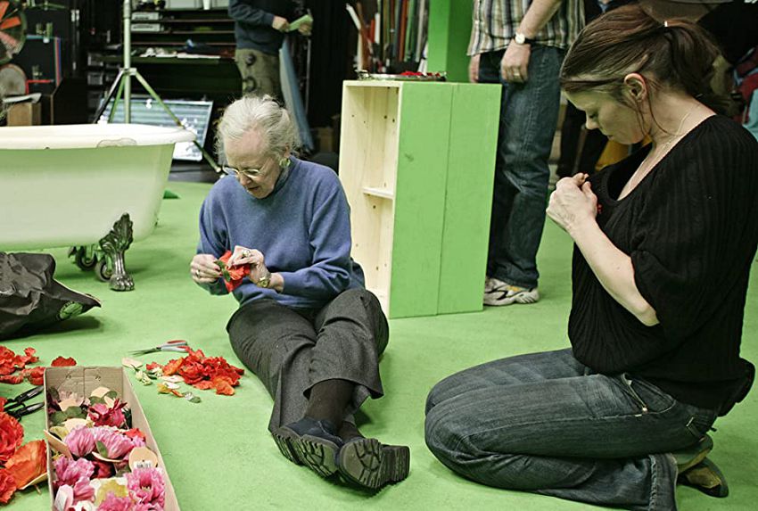 皇室藝術家！丹麥女王瑪格麗特二世熱愛藝術創作、設計時尚電影戲服