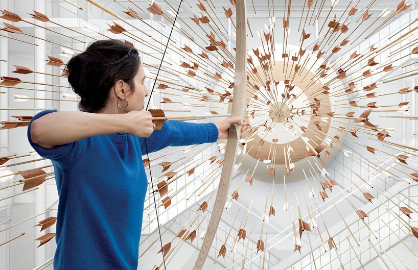 888支白色羽毛箭齊發法國傳奇百貨！以神話為創作靈感傳遞戰勝疾病勇氣和力量