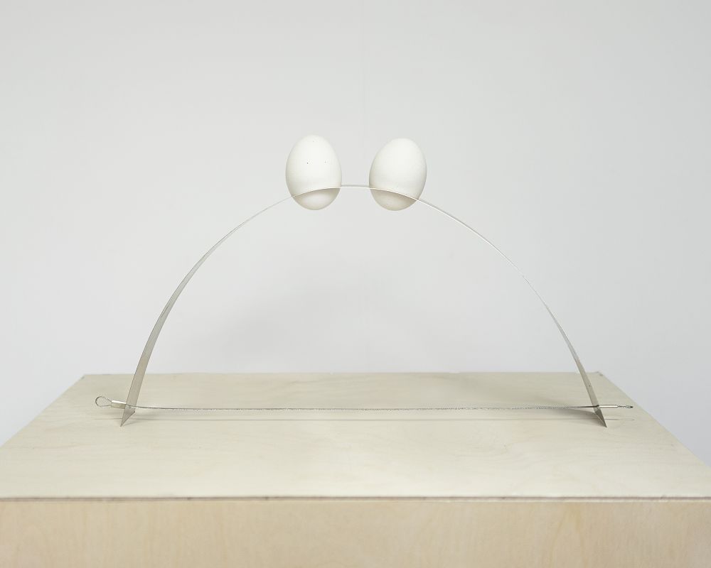 台北鬧空間《蛋架發表免責聲明2.0》趣味展覽！工業設計師陳亮融挑戰微妙的危險張力