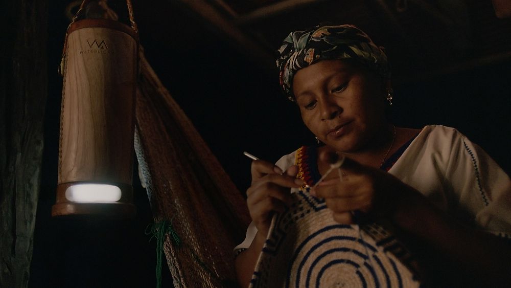 用海水發電的設計手提燈WaterLight！轉化海水能源盼照亮8.4億無電人口