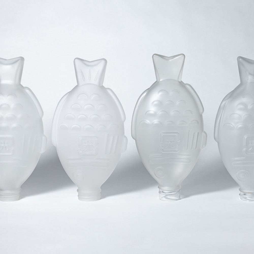 小魚醬油瓶變身玻璃燈具「Light Soy」!澳洲團隊翻玩日本壽司元素成設計燈飾