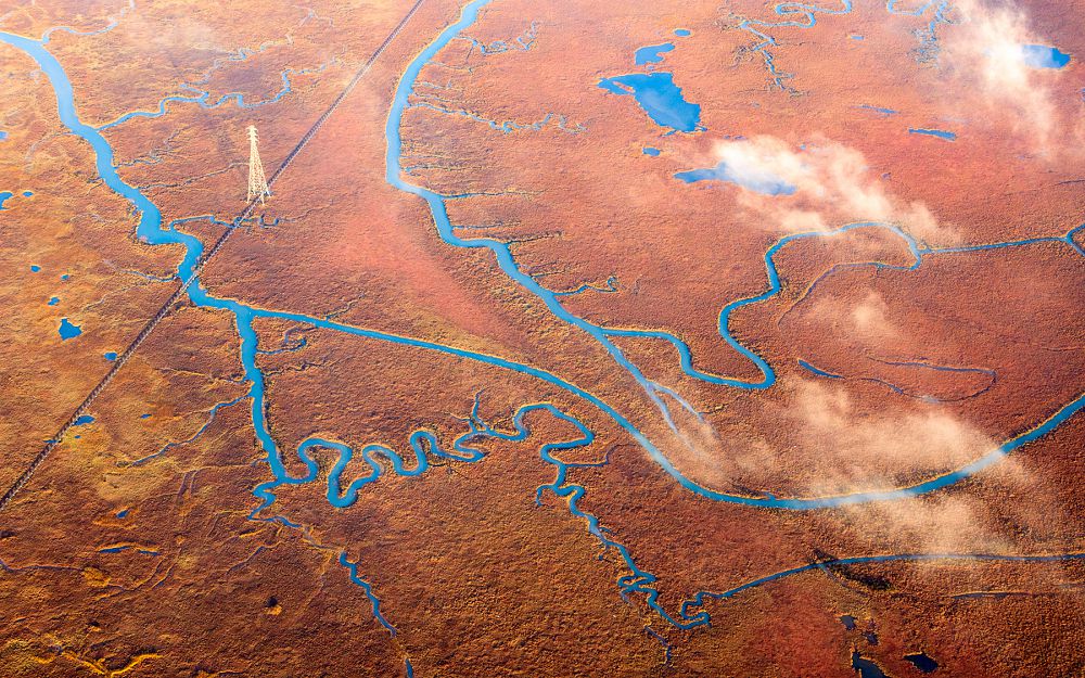 上帝視角的電纜塔！美國攝影師Mitch Rouse拍下自然地貌上的奇幻之景