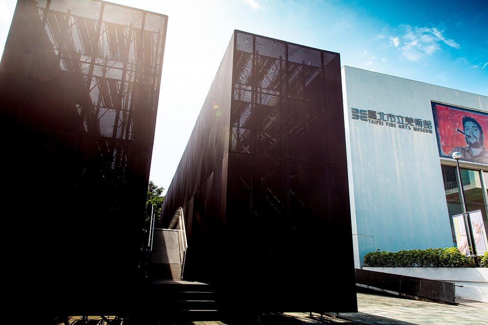 2023北美館X-site《途中》！走進高牆中擺盪蹺蹺板通道打開跨域身體感知