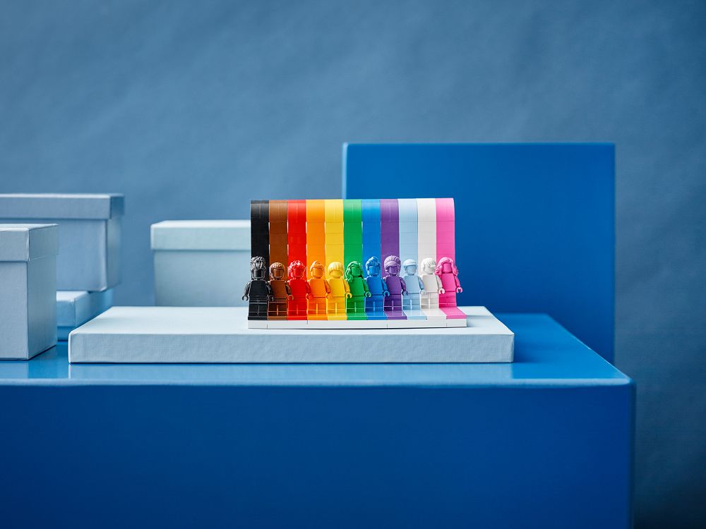 每個人都是獨一無二!樂高首款LGBTQ+主題用346個積木拼出多元彩虹世界