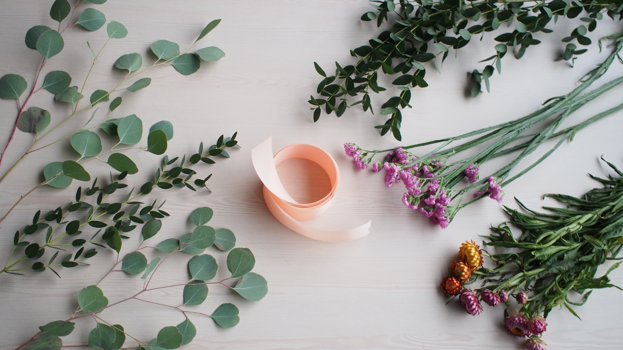 是燈是花也是禮，棉球燈捧花滿足女孩們的少女心大噴發