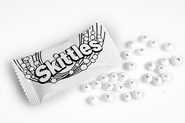 歡慶同志驕傲月！FB 彩虹符號、Paul Smith 彩虹牆、Skittles 白色彩虹糖齊挺 LGBTQ 族群