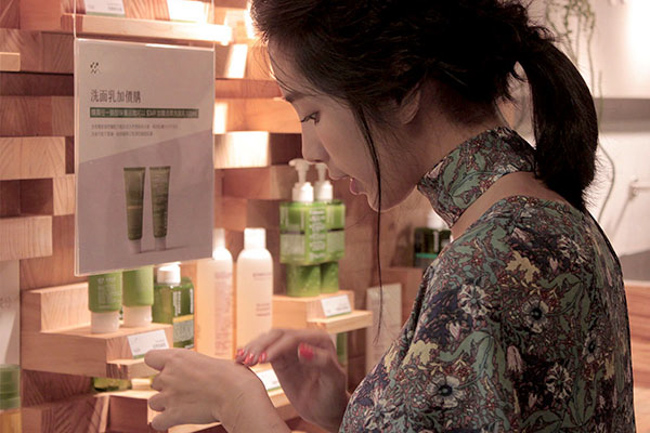 ﻿﻿﻿﻿購物是一種正能量釋放 質感女生温貞菱逛誠品生活週年慶