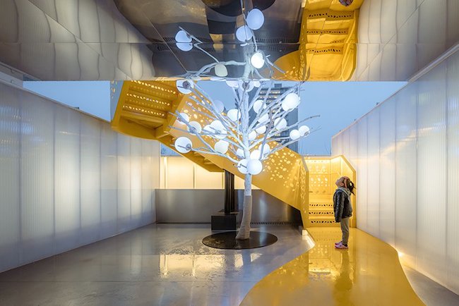 夢幻島的紅色飛行屋，Wutopia Lab 打造樂園般的親子餐廳